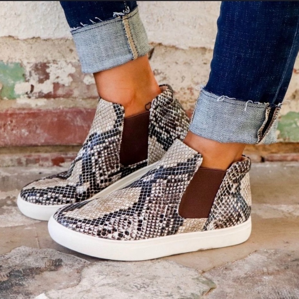 Anthropologie Coconut Matisse Harlan Brown Snake Embossed High Top Sneakers 9.5